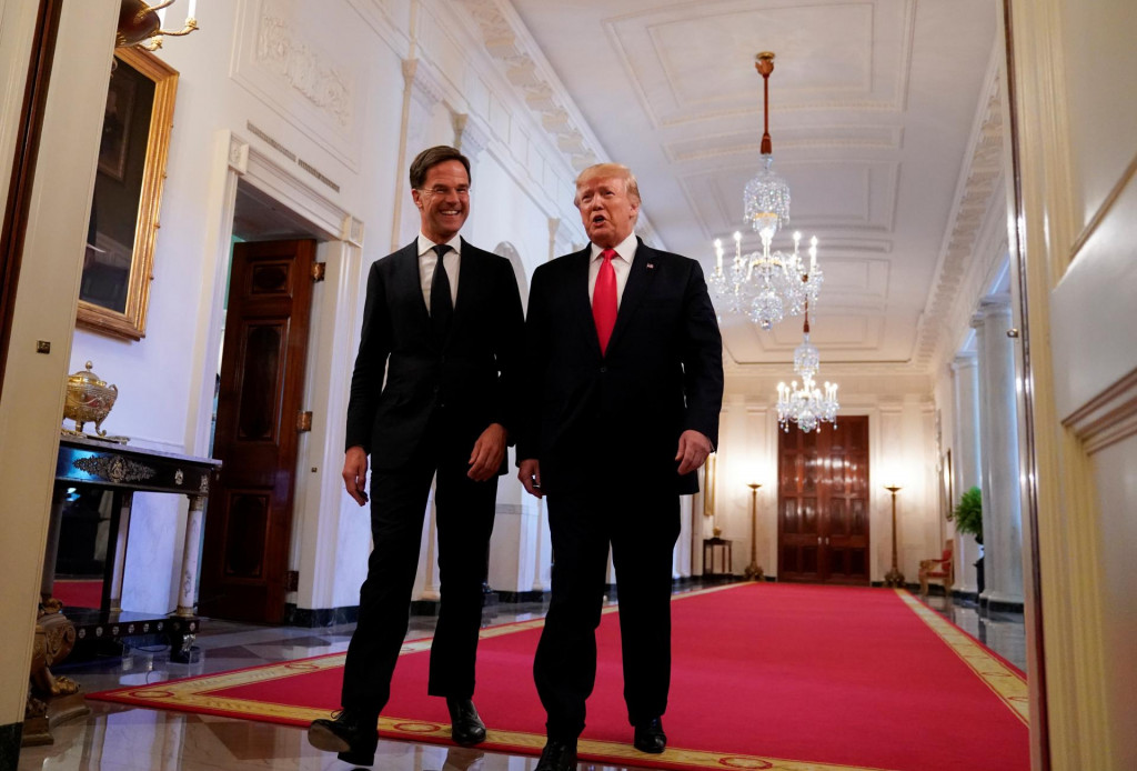 Americk&yacute; prezident už sk&ocirc;r uviedol, že v&aacute;žne uvažuje o stiahnut&iacute; Spojen&yacute;ch &scaron;t&aacute;tov zo Severoatlantickej aliancie. FOTO: Reuters