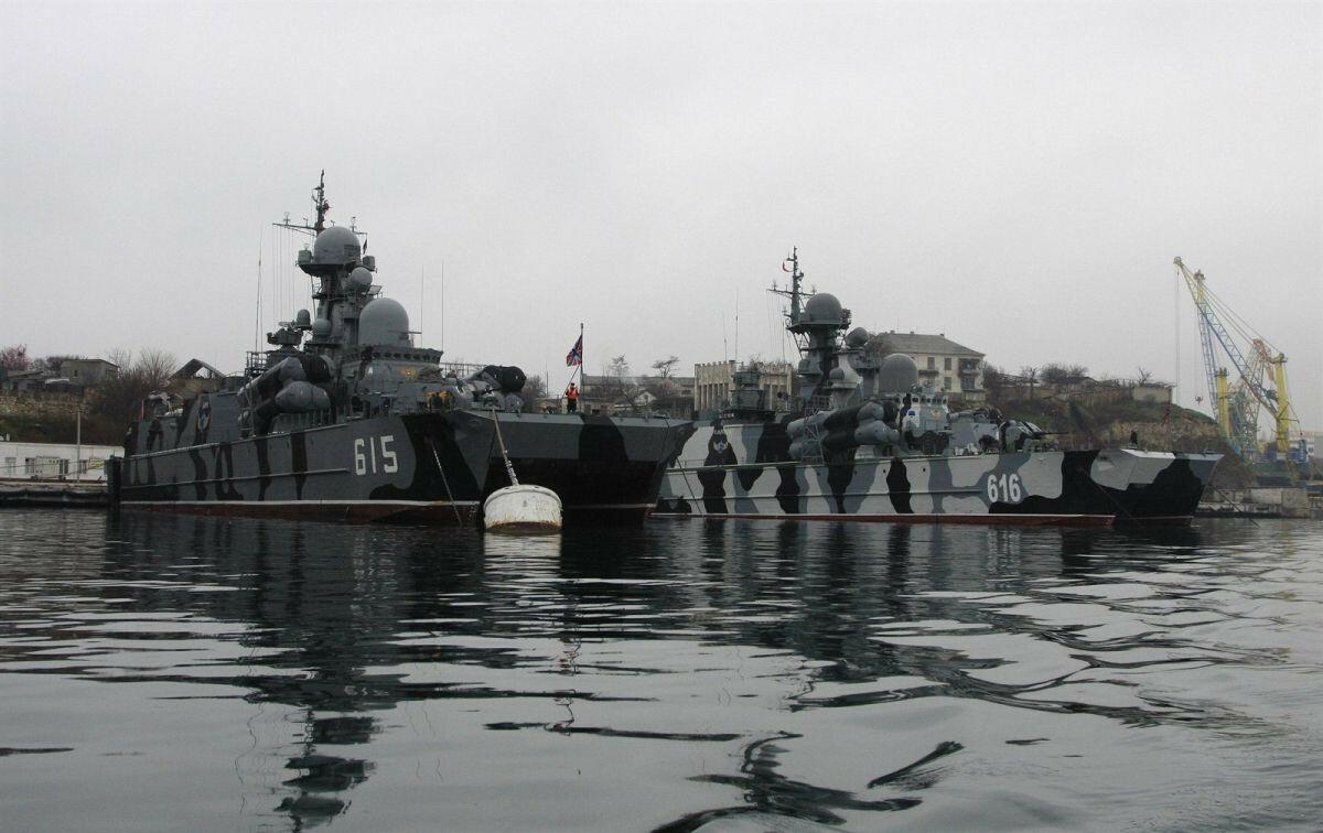 Vzn&aacute;&scaron;adl&aacute; proti Taiwanu? Č&iacute;na buduje flotilu obrovsk&yacute;ch strojov