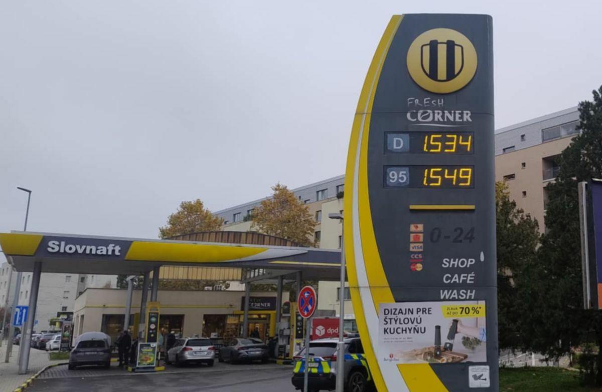 KOMENTÁR: Čo ťahá náš zahraničný obchod dole