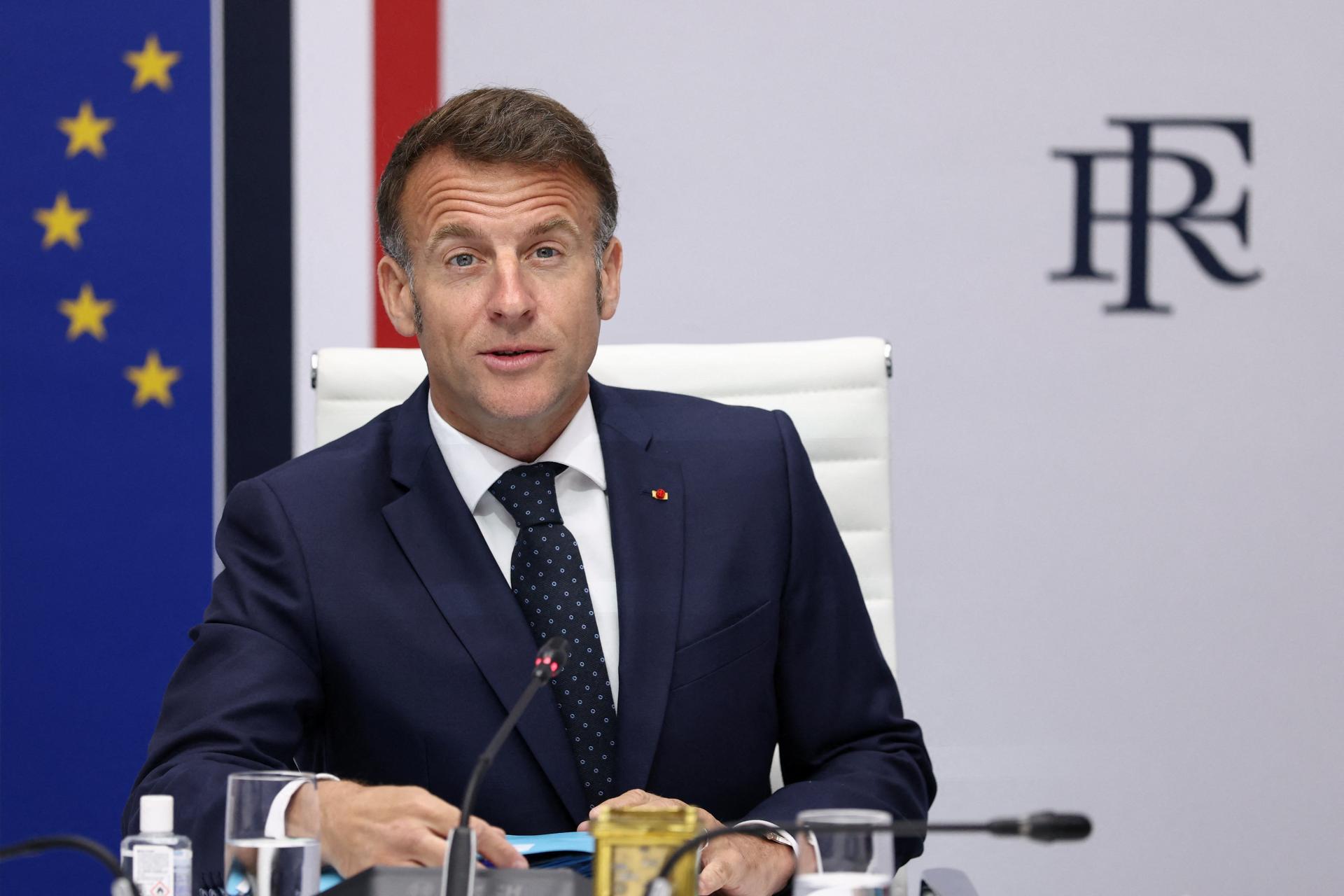 Macron odsúdil izraelské údery na Libanon. Prímerie má platiť aj pre Bejrút, myslí si