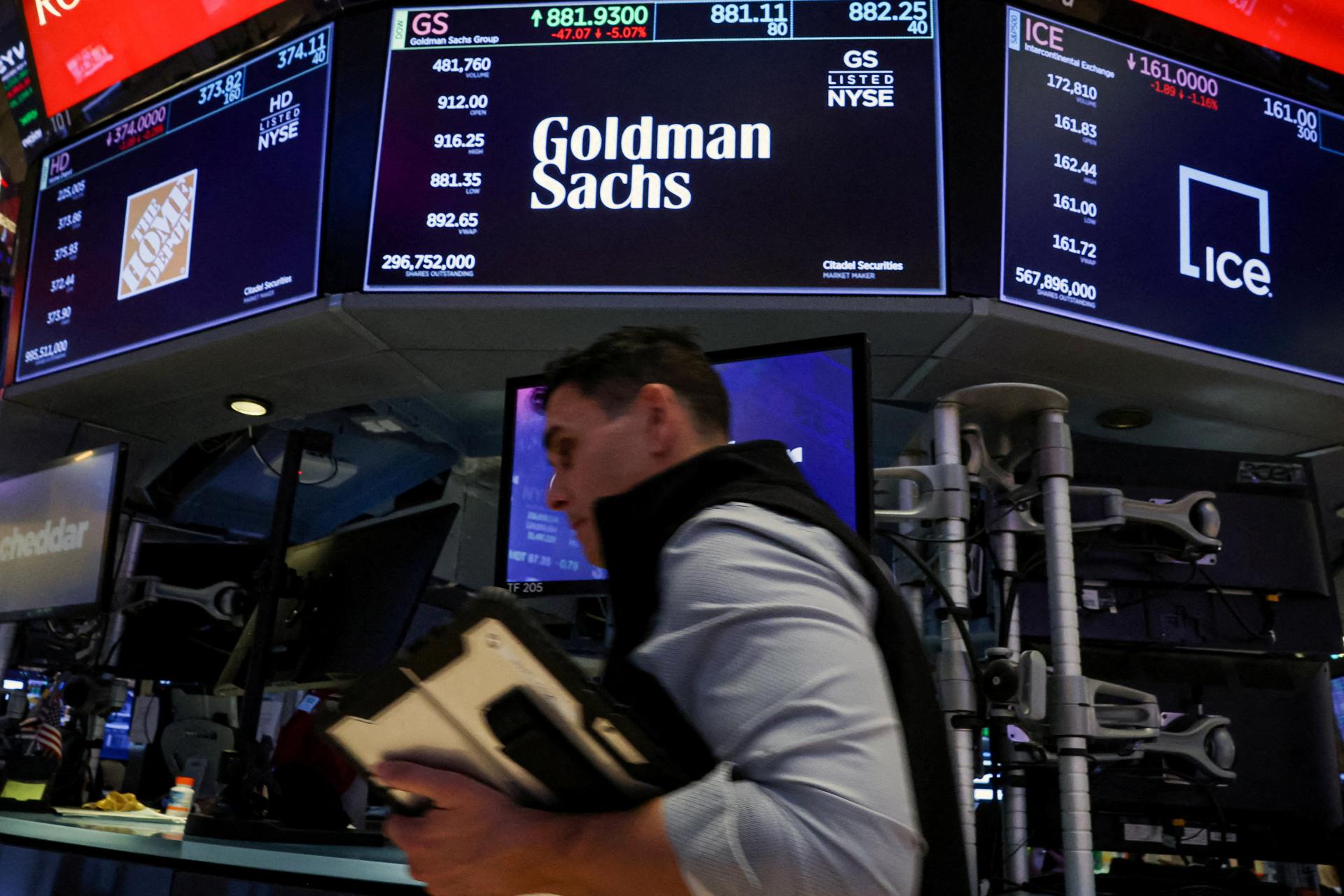 Cena ropy Brent m&ocirc;že zostať do konca roka nad 100 dol&aacute;rov za barel, ukazuje anal&yacute;za Goldman Sachs