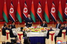 Bielorusk&yacute; prezident Alexandr Luka&scaron;enko a severok&oacute;rejsk&yacute; l&iacute;der Kim Čong-un. FOTO: REUTERS