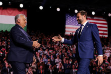 Americk&yacute; viceprezident JD Vance a maďarsk&yacute; premi&eacute;r Viktor Orb&aacute;n. FOTO: REUTERS