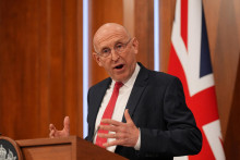 Britsk&yacute; minister obrany John Healey. FOTO: Reuters