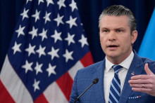 &bdquo;Zv&iacute;ťazili sme&ldquo;. Americk&yacute; minister obrany Pete Hegseth oznamuje, že USA vojensky porazili Ir&aacute;n a že ir&aacute;nsky raketov&yacute; program bol zničen&yacute;. FOTO: TASR/AP