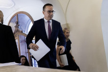 Na sn&iacute;mke minister pr&aacute;ce, soci&aacute;lnych vec&iacute; a rodiny Erik Tom&aacute;&scaron;.  FOTO:TASR/M. Baumann