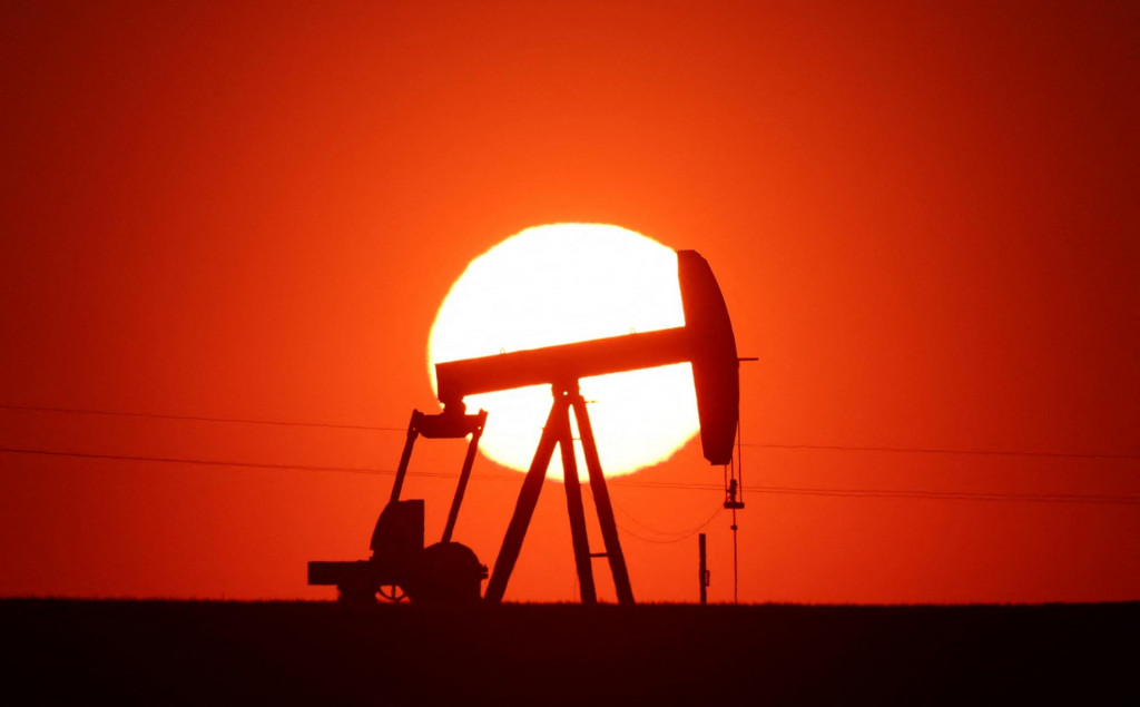 Cena severomorskej ropnej zmesi Brent s dod&aacute;vkou v j&uacute;ni dosiahla do 7.24 h SEČ 97,02 dol&aacute;ra za barel. FOTO: REUTERS