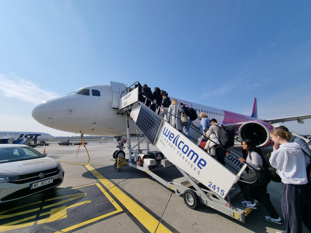 &Scaron;kandin&aacute;vske aerolinky SAS pl&aacute;nuj&uacute; zru&scaron;iť približne tis&iacute;c letov, n&iacute;zkon&aacute;kladov&yacute; dopravca Ryanair avizuje zdražovanie a česk&yacute; dopravca Smartwings zav&aacute;dza palivov&eacute; pr&iacute;platky. FOTO: TASR/Slavom&iacute;r Gregor&iacute;k
