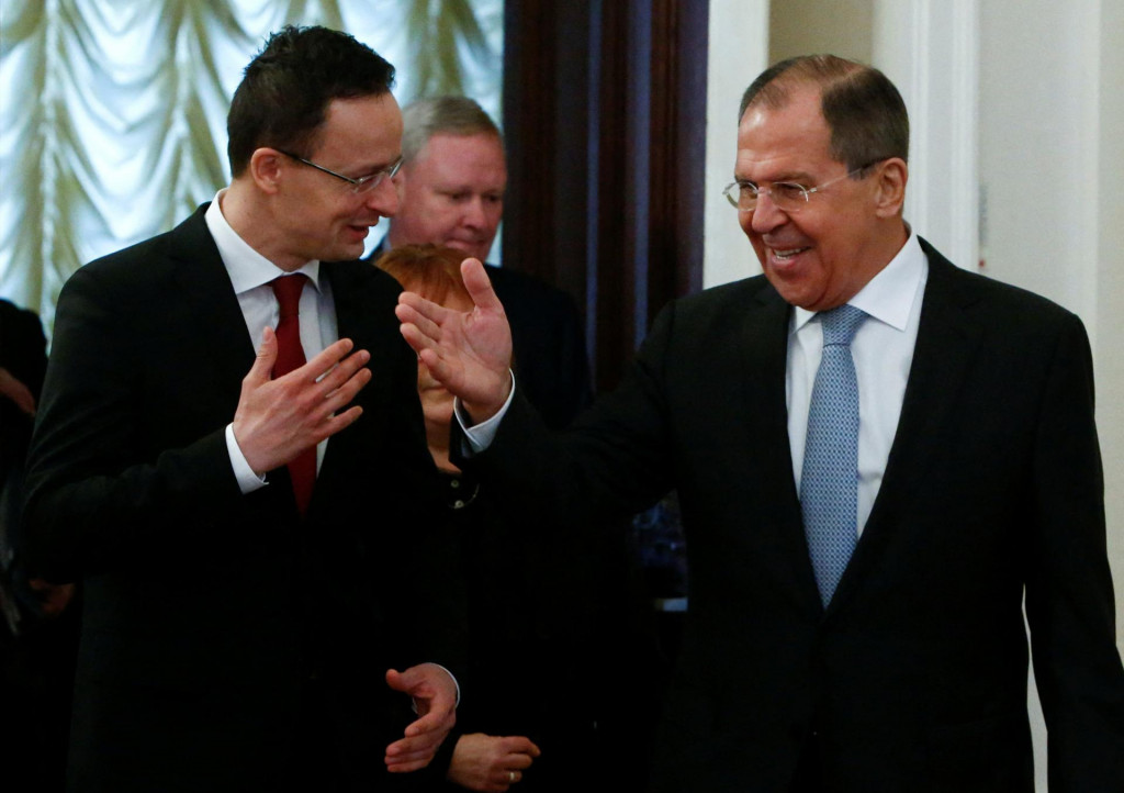 Rusk&yacute; minister zahraničn&yacute;ch vec&iacute; Sergej Lavrov a jeho maďarsk&yacute; kolega Peter Szijj&aacute;rt&oacute; (23. janu&aacute;ra 2017). FOTO: Reuters