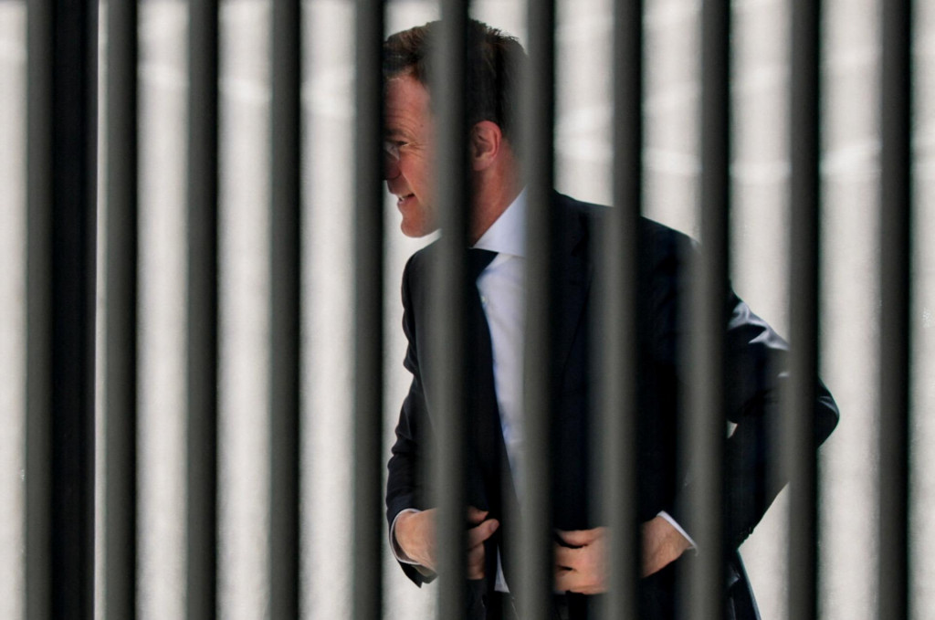 Gener&aacute;lny tajomn&iacute;k NATO Mark Rutte prich&aacute;dza do Bieleho domu. FOTO: REUTERS