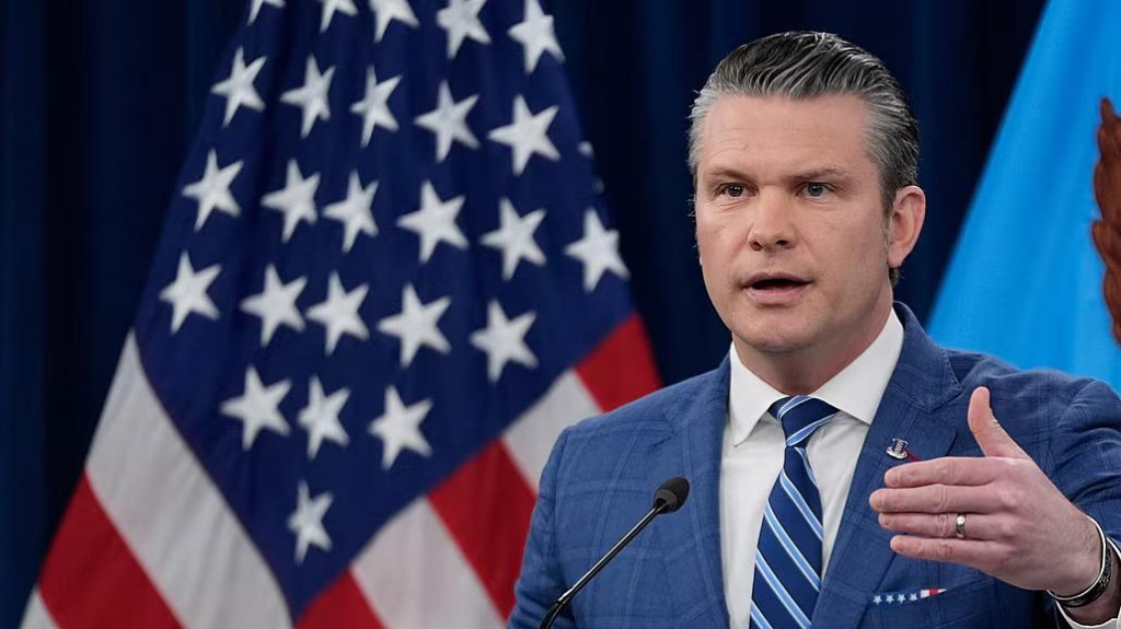 &bdquo;Zv&iacute;ťazili sme&ldquo;. Americk&yacute; minister obrany Pete Hegseth oznamuje, že USA vojensky porazili Ir&aacute;n a že ir&aacute;nsky raketov&yacute; program bol zničen&yacute;. FOTO: TASR/AP