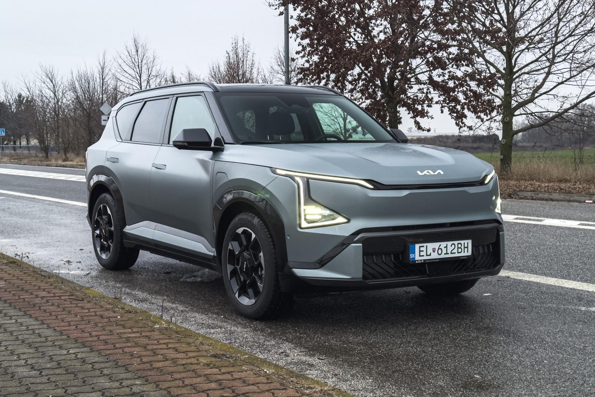 Rodinná Kia, ktorá klame telom. Našli sme najlepšie elektrické SUV značky?