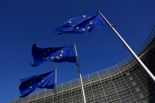 Eur&oacute;pska komisia pre Česko pridelila maxim&aacute;lnu sumu &uacute;veru vo v&yacute;&scaron;ke 2,06 miliardy eur, ktor&aacute; zahŕňa počiatočn&uacute; platbu predfinancovania vo v&yacute;&scaron;ke 309 mili&oacute;nov eur, zatiaľ čo Franc&uacute;zsko m&aacute; dostať maxim&aacute;lnu sumu &uacute;veru približne 15,09 miliardy eur. FOTO: REUTERS