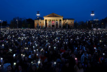 Protestn&yacute; koncert na N&aacute;mest&iacute; hrdinov v Budape&scaron;ti. FOTO: Reuters