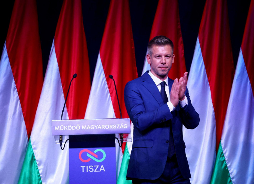 Medzi ľuďmi, ktor&iacute; maj&uacute; ohľadom svojej voľby jasno, m&aacute; Tisza, na čele ktorej stoj&iacute; niekdaj&scaron;&iacute; člen Fideszu P&eacute;ter Magyar, 52-percentn&uacute; podporu. FOTO: Reuters