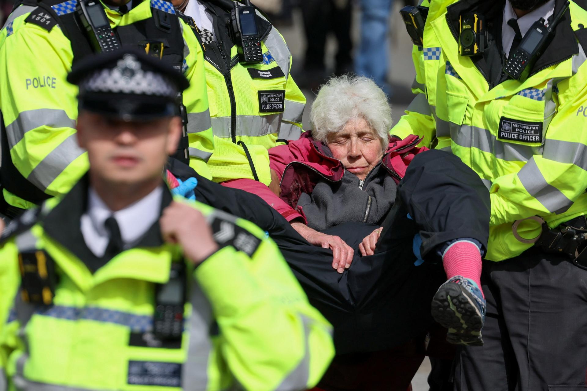 Londýnska polícia zatkla vyše 500 ľudí na demonštrácii za organizáciu Palestíne Action