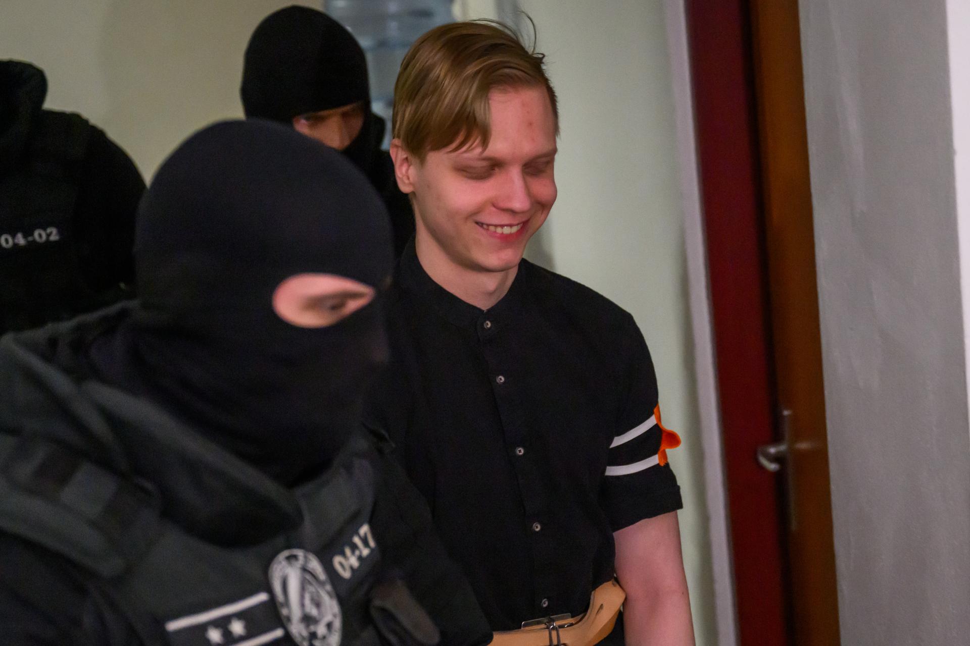 Som nevinný, vyhlásil študent Samuel. Usmieval sa, keď pri čítaní obžaloby počul meno zavraždenej Aleny