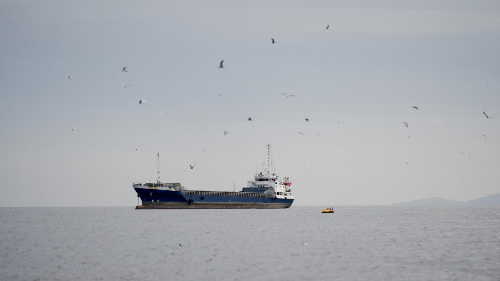 Plavidlo v Hormuzskom prielive. FOTO: Reuters