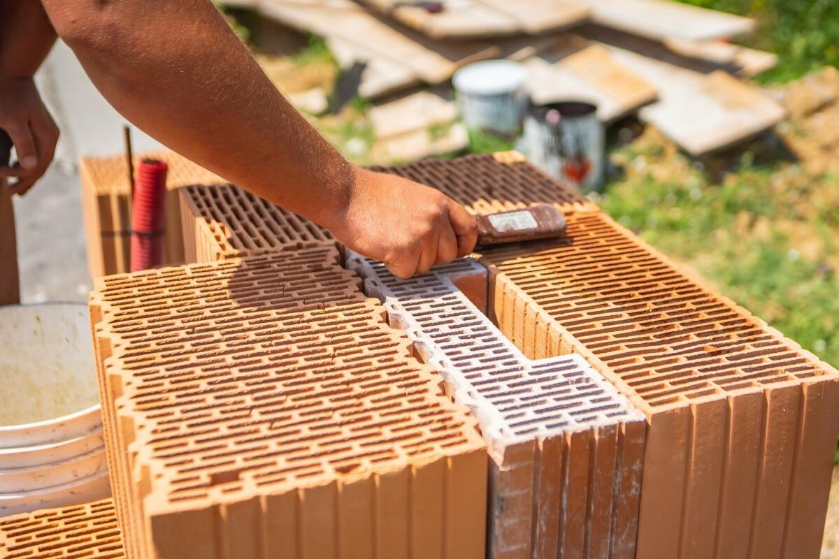 Stavajte dom ako stavebnicu: Z&aacute;kladom je tehla a syst&eacute;mov&eacute; rie&scaron;enie