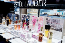 Est&eacute;e Lauder Companies je americk&aacute; spoločnosť p&ocirc;sobiaca v oblasti kozmetiky, starostlivosti o pleť, parf&eacute;mov a make upu. FOTO: Dreamstime