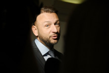 Na sn&iacute;mke minister vn&uacute;tra SR Mat&uacute;&scaron; &Scaron;utaj E&scaron;tok (Hlas-SD) prich&aacute;dza na 105. sch&ocirc;dzu vl&aacute;dy SR v stredu 1. okt&oacute;bra 2025 v Bratislave. FOTO TASR - Pavel Neubauer FOTO: Pavel Neubauer