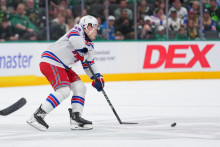 Slovensk&yacute; hr&aacute;č New Yorku Rangers Adam S&yacute;kora. FOTO: TASR/AP
