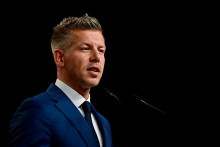 P&eacute;ter Magyar počas tlačovej konferencie po v&iacute;ťazstve vo voľb&aacute;ch. FOTO: Reuters
