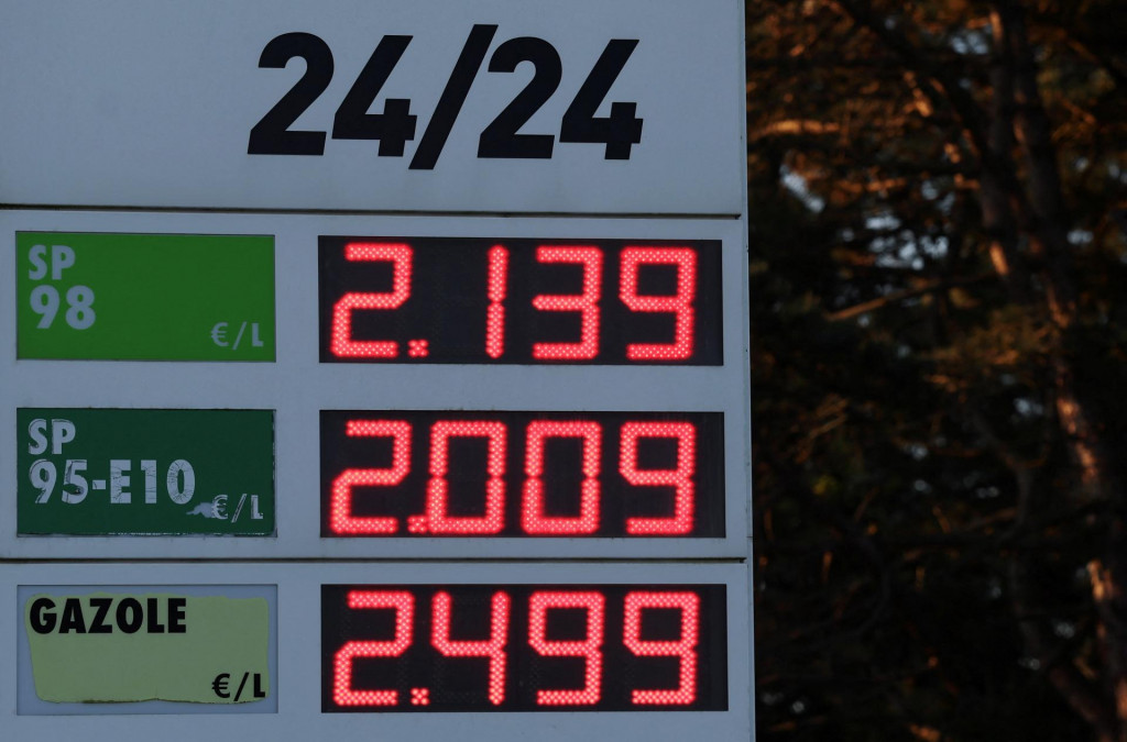 Vo Franc&uacute;zsku s&uacute; ceny pal&iacute;v mierne nad eur&oacute;pskym priemerom. Aktu&aacute;lna sn&iacute;mka je z mesta Saint-Nazaire na z&aacute;pade krajiny.

FOTO: REUTERS
