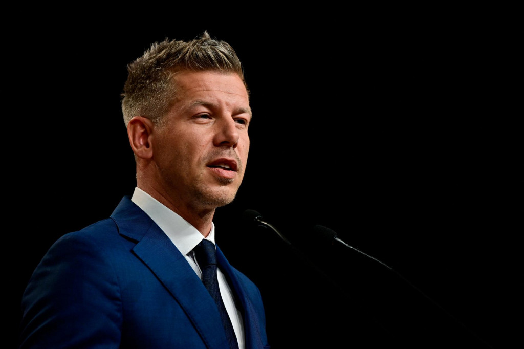 P&eacute;ter Magyar počas tlačovej konferencie po v&iacute;ťazstve vo voľb&aacute;ch. FOTO: Reuters