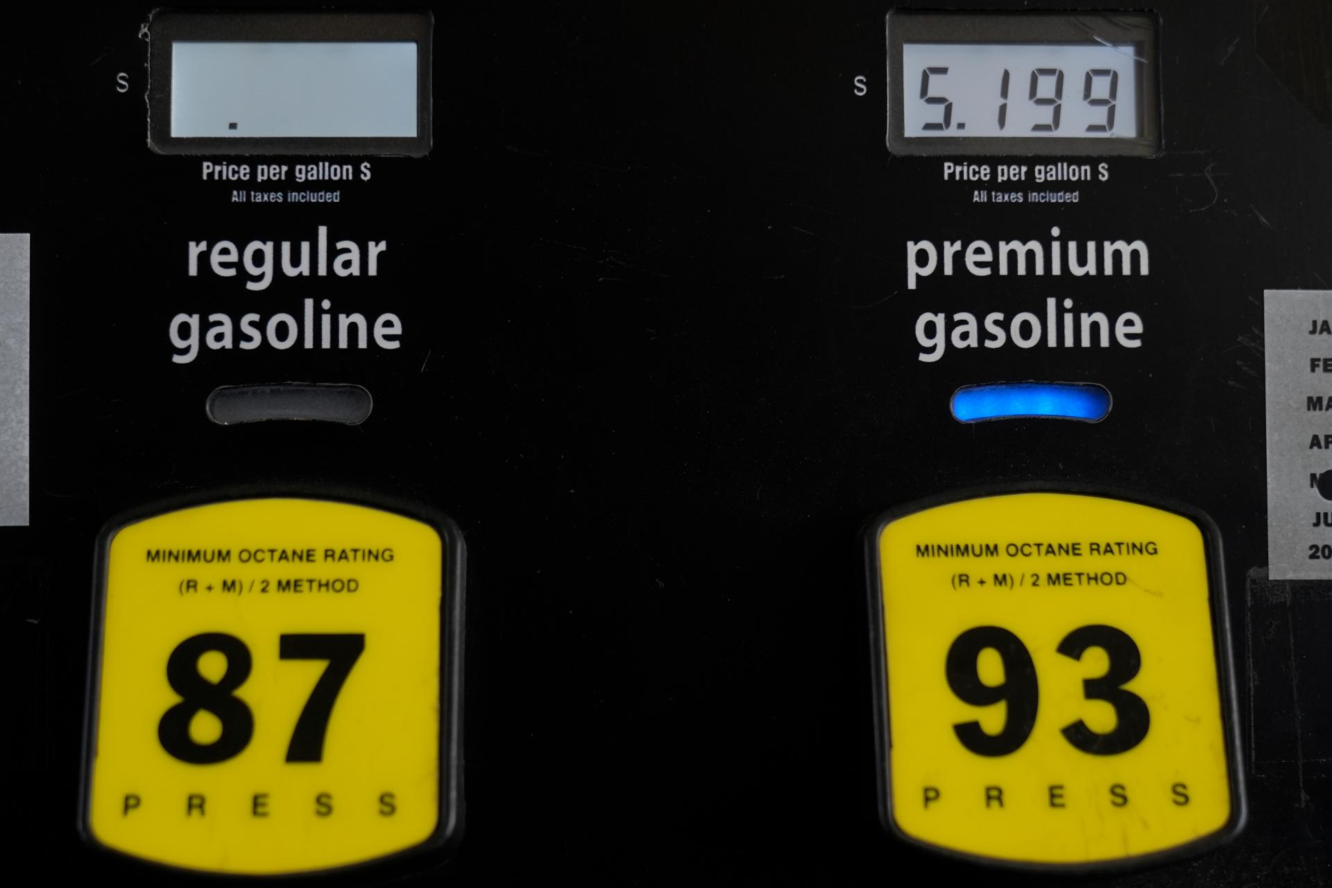 Koľko zarobili naftári na drahej rope?