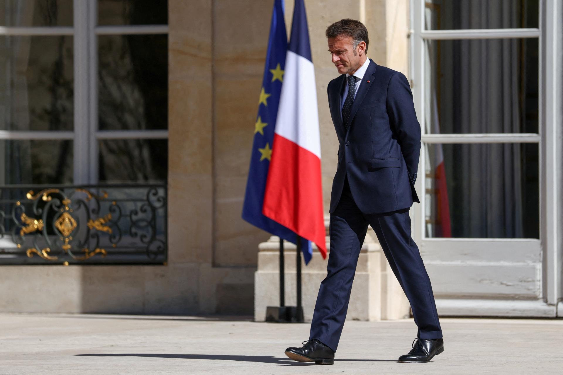 Macron bude s európskymi lídrami rokovať o zákaze sociálnych sietí maloletým