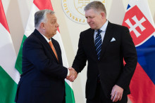 Na sn&iacute;mke maďarsk&yacute; premi&eacute;r Viktor Orb&aacute;n a slovensk&yacute; premi&eacute;r Robert Fico. FOTO: TASR/Martin Baumann