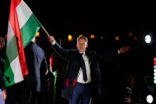 P&eacute;ter Magyar, ktor&yacute; sa po drvivom v&iacute;ťazstve svojho hnutia Tisza stane takmer určite bud&uacute;cim maďarsk&yacute;m premi&eacute;rom. FOTO: Reuters