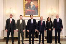 Rokovania, ktor&eacute; Rubio viedol s izraelsk&yacute;m veľvyslancom v USA Jechielom Leiterom a libanonskou veľvyslankyňou Nadou Ham&aacute;dovou Muaww&aacute;dovou, sa t&yacute;kali bojov medzi Izraelom a &scaron;iitsk&yacute;m militantn&yacute;m hnut&iacute;m Hizball&aacute;h. FOTO: REUTERS