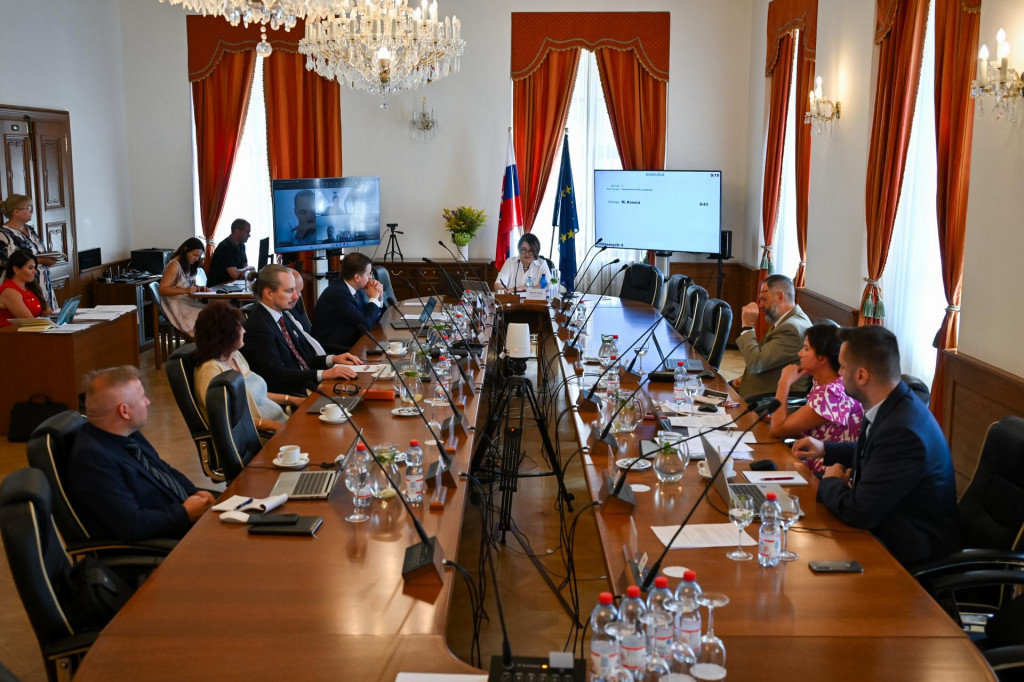 Pripomienky k novele Trestn&eacute;ho poriadku predložili členovia s&uacute;dnej rady Peter &Scaron;amko, Martin Bez&aacute;k, Vladim&iacute;r Monok a Martin Žovinec. FOTO: TASR/Pavol Zachar