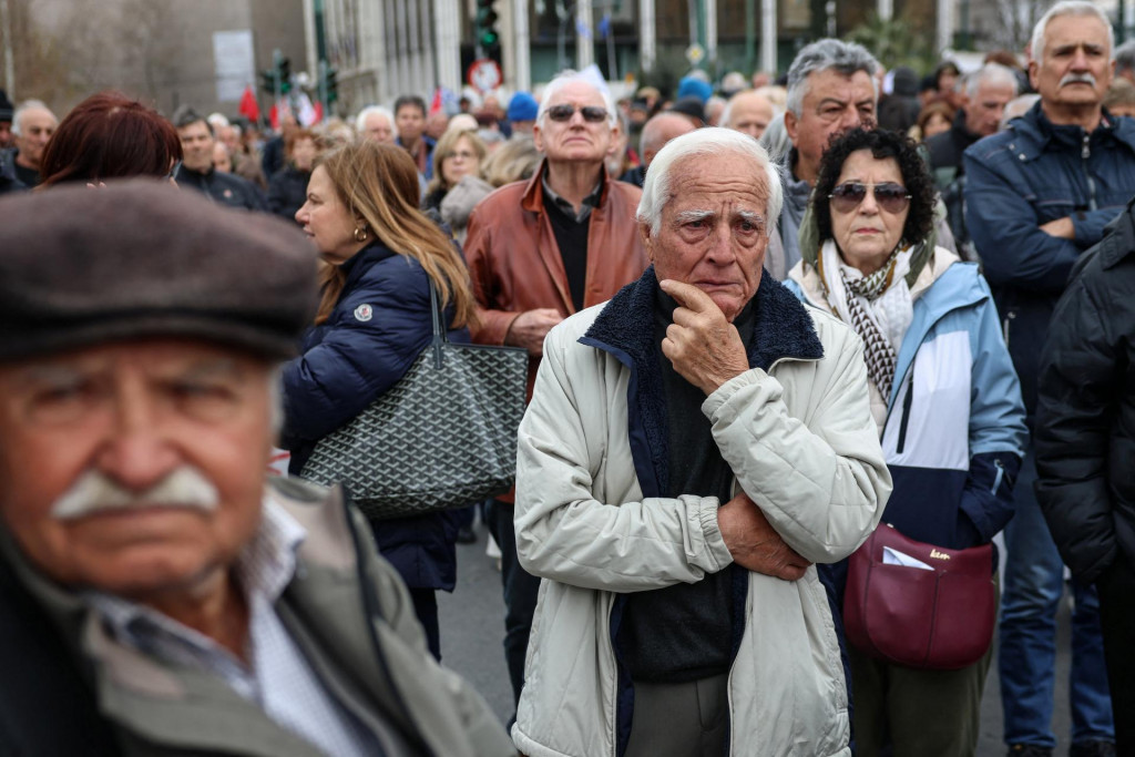 Niektor&iacute; penzisti čakali, že kombinovan&yacute; d&ocirc;chodk z prv&eacute;ho a druh&eacute;ho piliera bude vy&scaron;&scaron;&iacute;. Realita ich sklamala. FOTO: Reuters