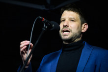 Na sn&iacute;mke predseda Progres&iacute;vneho Slovenska Michal &Scaron;imečka počas protestu hnutia Progres&iacute;vne Slovensko pred budovou NRSR v Bratislave 14. apr&iacute;la 2026. FOTO: TASR/Jaroslav Nov&aacute;k