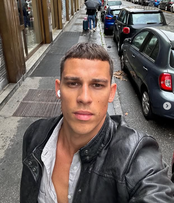Adrián Chabada as the new groom in the show A Rose for the Bride.