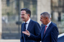 Česk&yacute; premi&eacute;r Andrej Babi&scaron; v&iacute;ta v Prahe gener&aacute;lneho tajomn&iacute;ka NATO Marka Rutteho. FOTO: Reuters