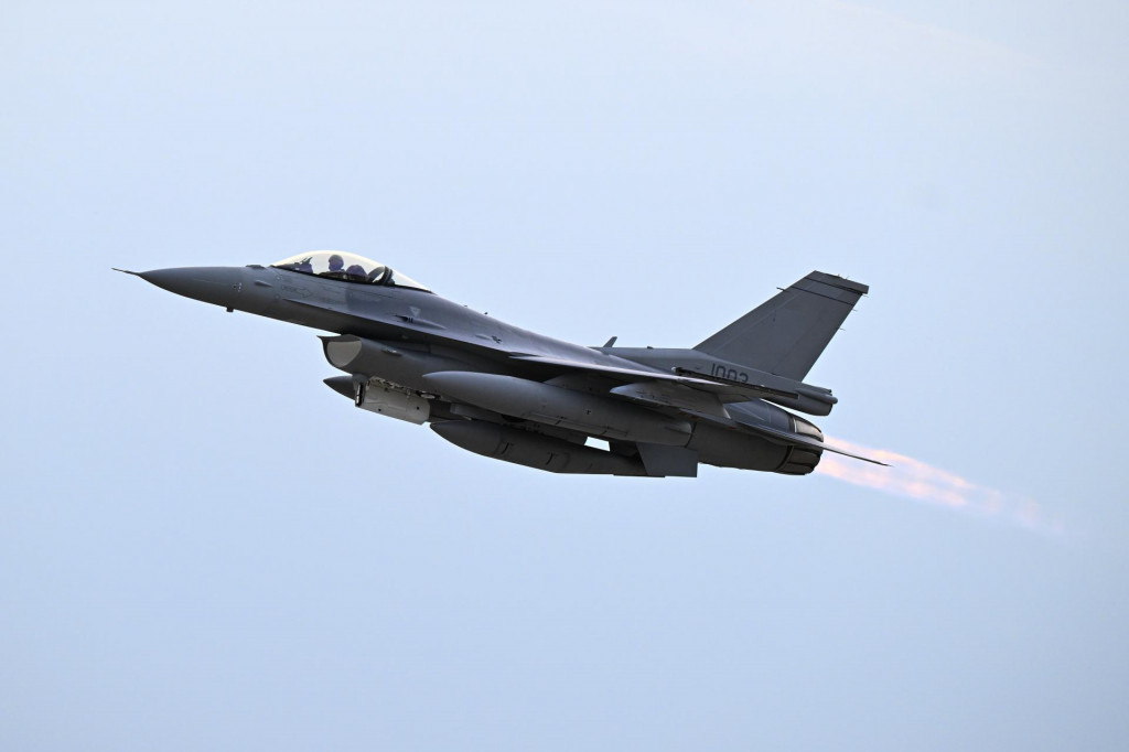 St&iacute;hačka F-16. FOTO: TASR/Pavel Neubauer
