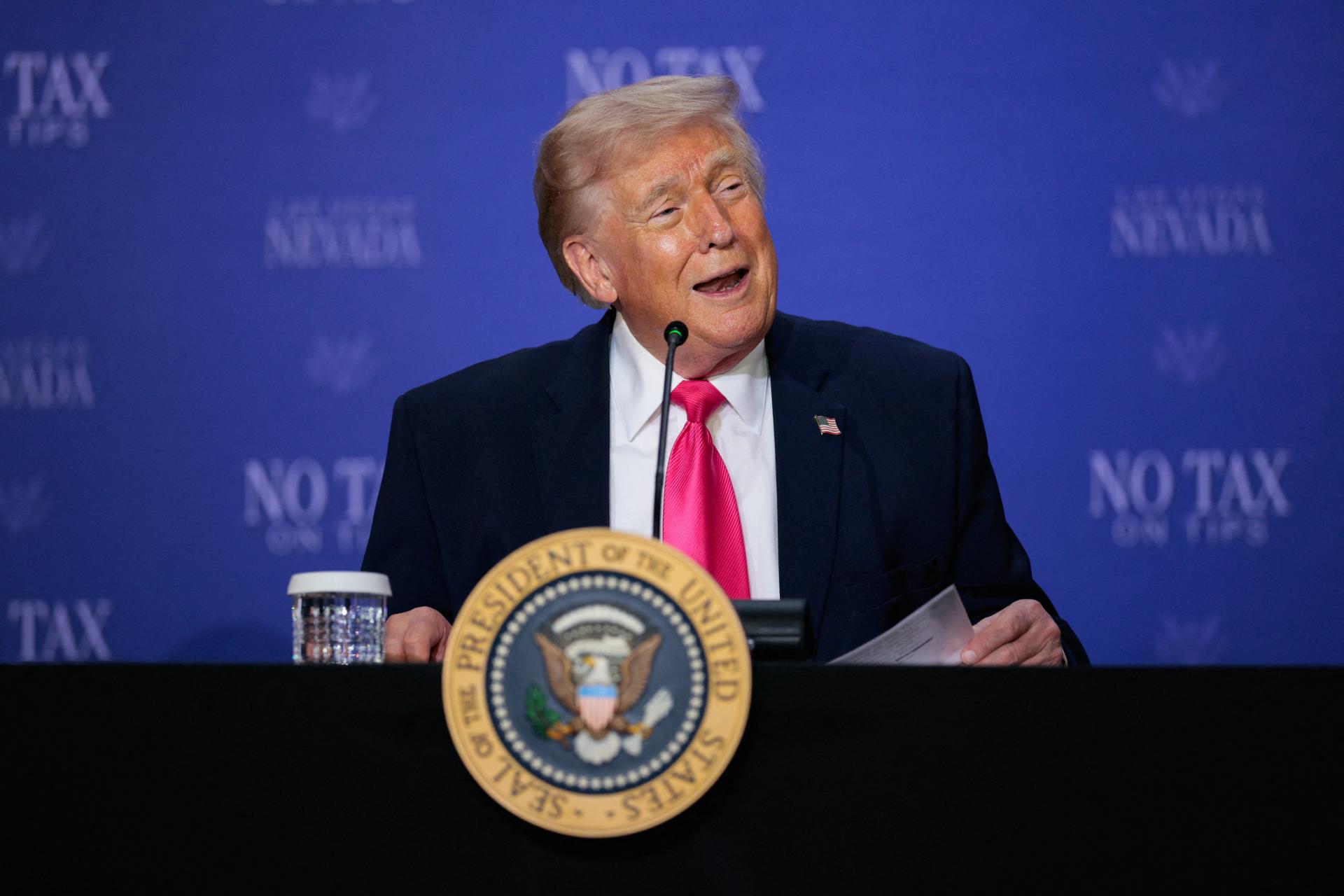 Urob&iacute;me Libanon znovu veľk&yacute;m, nap&iacute;sal Trump. Izrael už ho nebude bombardovať, m&aacute; to zak&aacute;zan&eacute; od USA, dodal