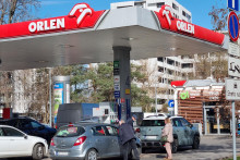 Poľsk&eacute; ministerstvo energetiky odhaduje, že Poliaci vďaka vl&aacute;dnym opatreniam u&scaron;etrili zhruba tri miliardy zlot&yacute;ch (709 mili&oacute;nov eur). FOTO: TASR/Slavom&iacute;r Gregor&iacute;k