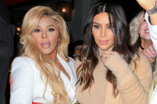 Kim Kardashien a raperka Lil Kim. Nech&aacute;va si bieliť pokožku.