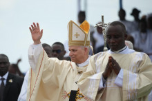 P&aacute;pež Lev XIV. (vľavo). FOTO: TASR/AP
