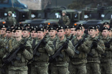 Kosovsk&iacute; vojaci. FOTO: Reuters