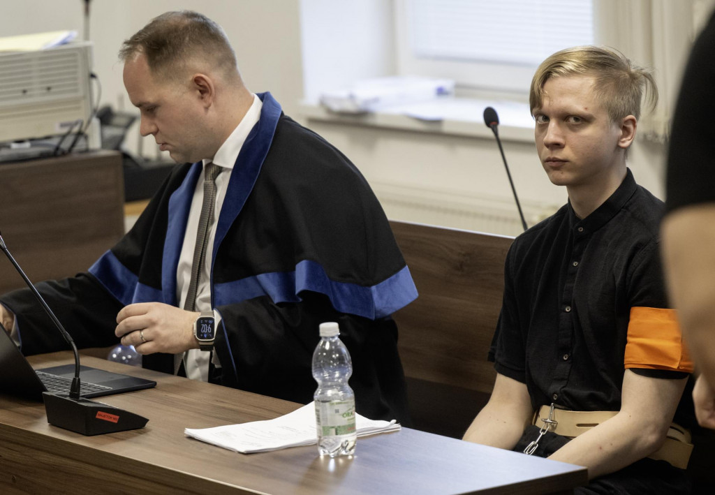 Na sn&iacute;mke obžalovan&yacute; Samuel Stra&scaron;ko (vpravo). FOTO: TASR/Martin Baumann
