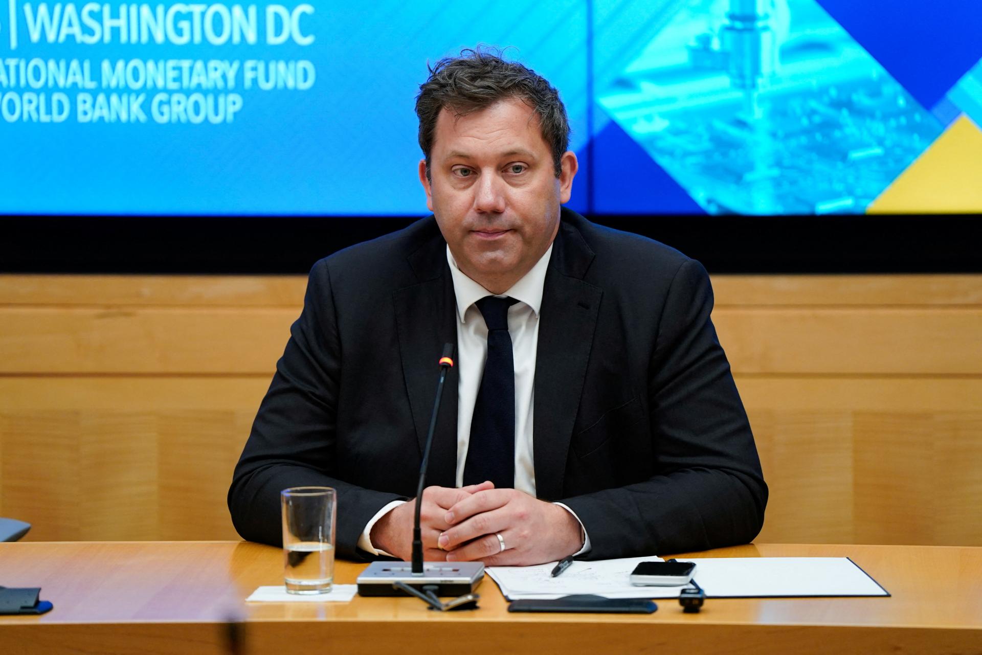 Nemeck&yacute; minister financi&iacute; žiada rie&scaron;enie nedostatku leteck&eacute;ho paliva