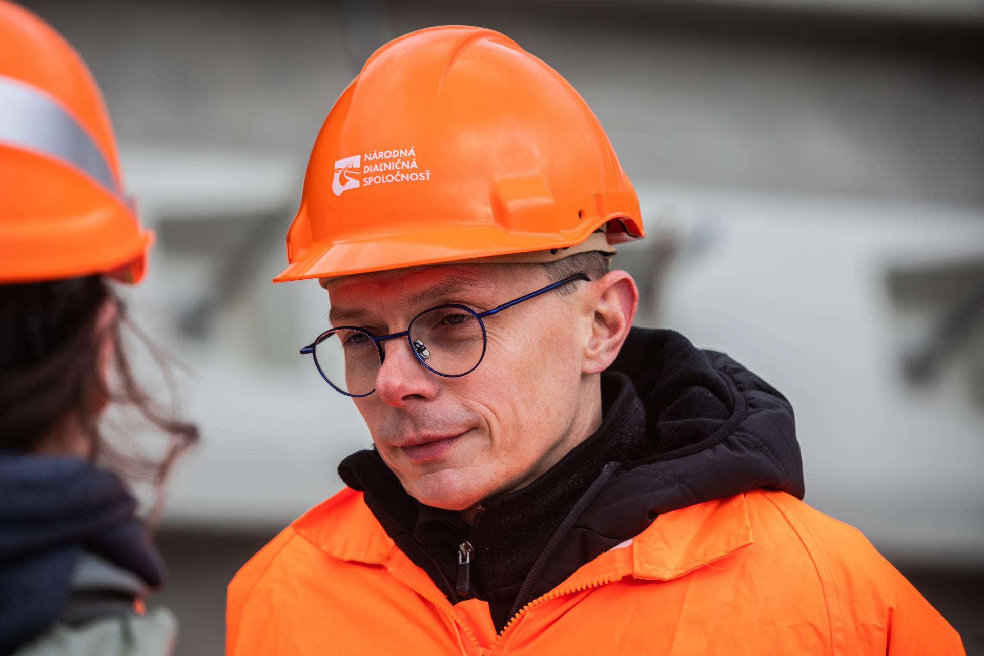 Merania zosuvu pôdy na obchvate Ružomberka podľa šéfa diaľničiarov nevykazujú žiadne pohyby