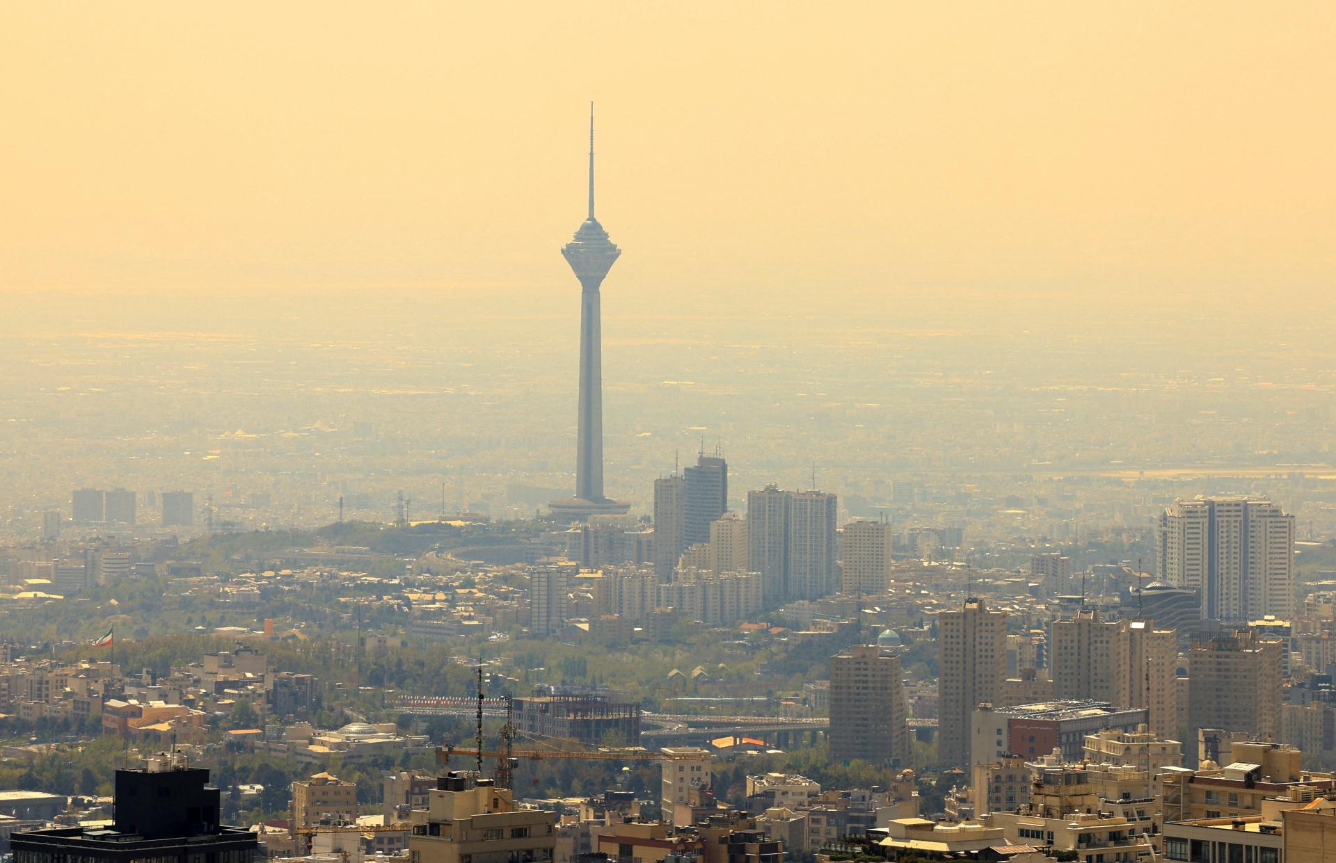 Ir&aacute;n m&aacute; st&aacute;le 40 percent dronov a vykop&aacute;va zavalen&eacute; sklady rakiet, p&iacute;&scaron;e New York Times