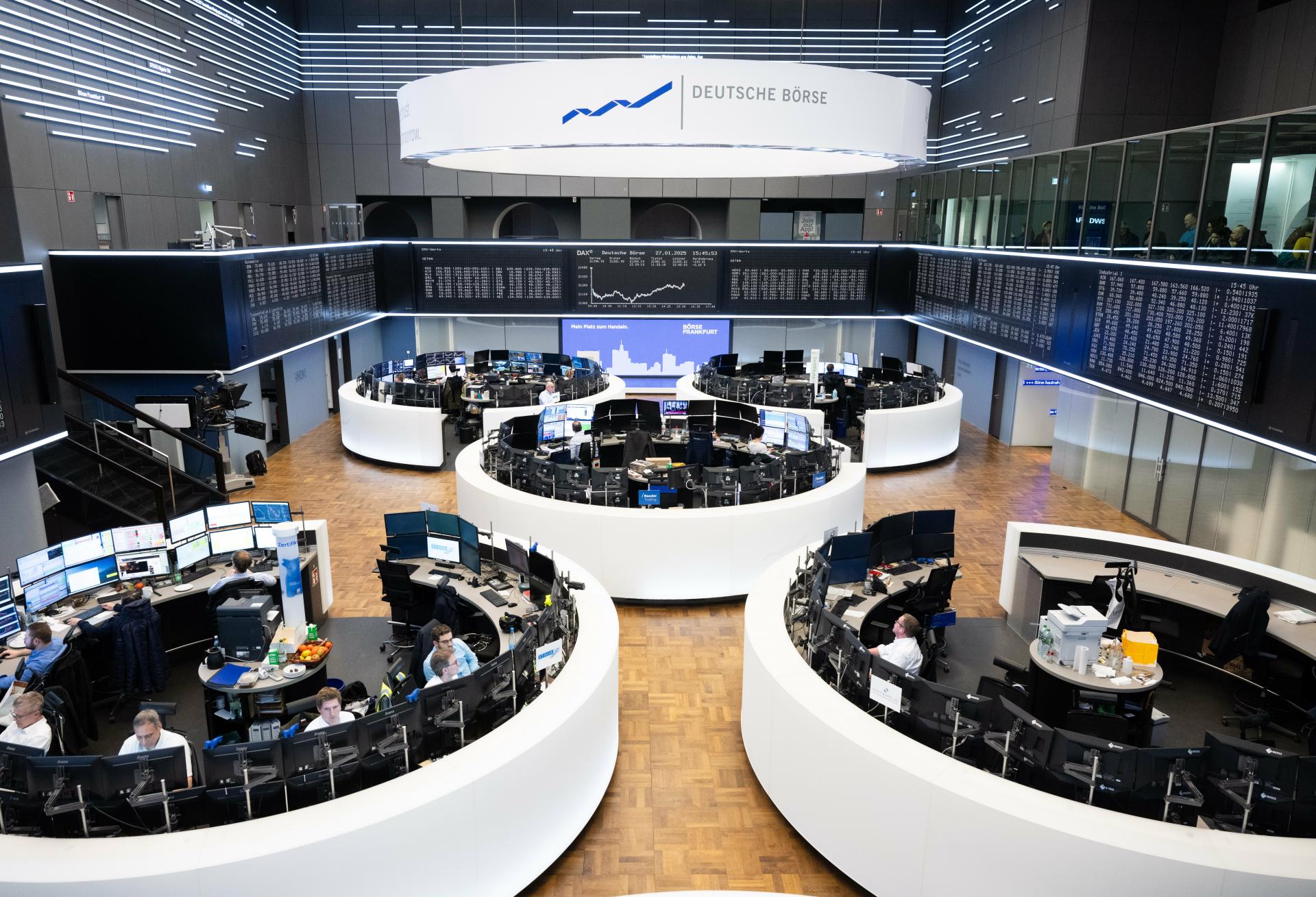 Ir&aacute;nske rokovania sa maj&uacute; obnoviť. Stavili trhy na mier?